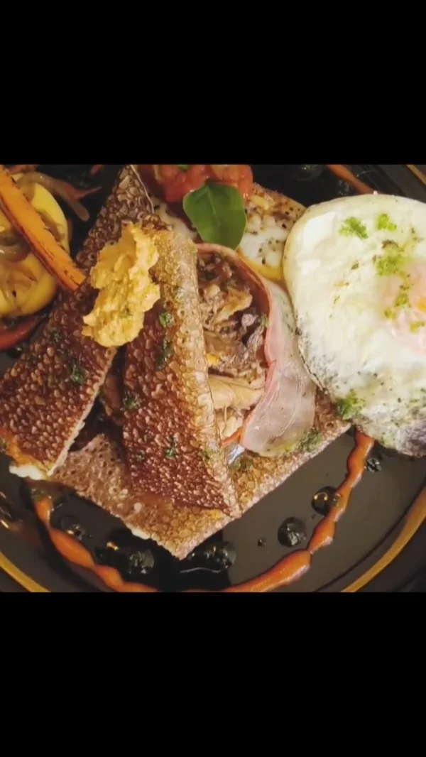 La Brasileña: carne desmenuzada, bacon y huevo sobre masa artesanal. Calidad y sabor en Crepes Du Monde.

#CrepesDuMonde
#Palamos
#CostaBrava
#GironaFood
#Emporda
#PalamósGastro
#Crepes
#CarneDesmenuzada
#Brasileña
#CenaPalamos
#SwingFood
#GastroExperience
#CalidadGastronomica